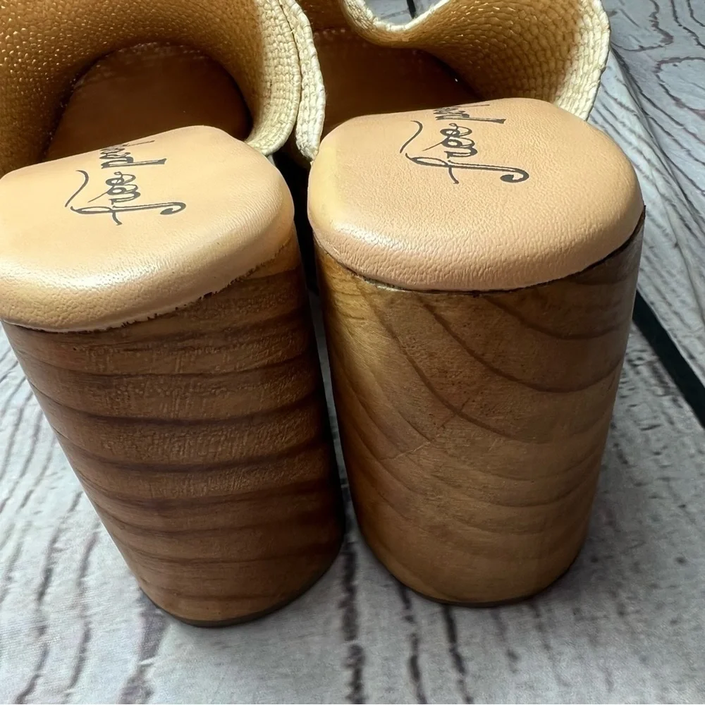 Nwt Free People Claudia Crochet Beige Raffia Leather Studded Clogs